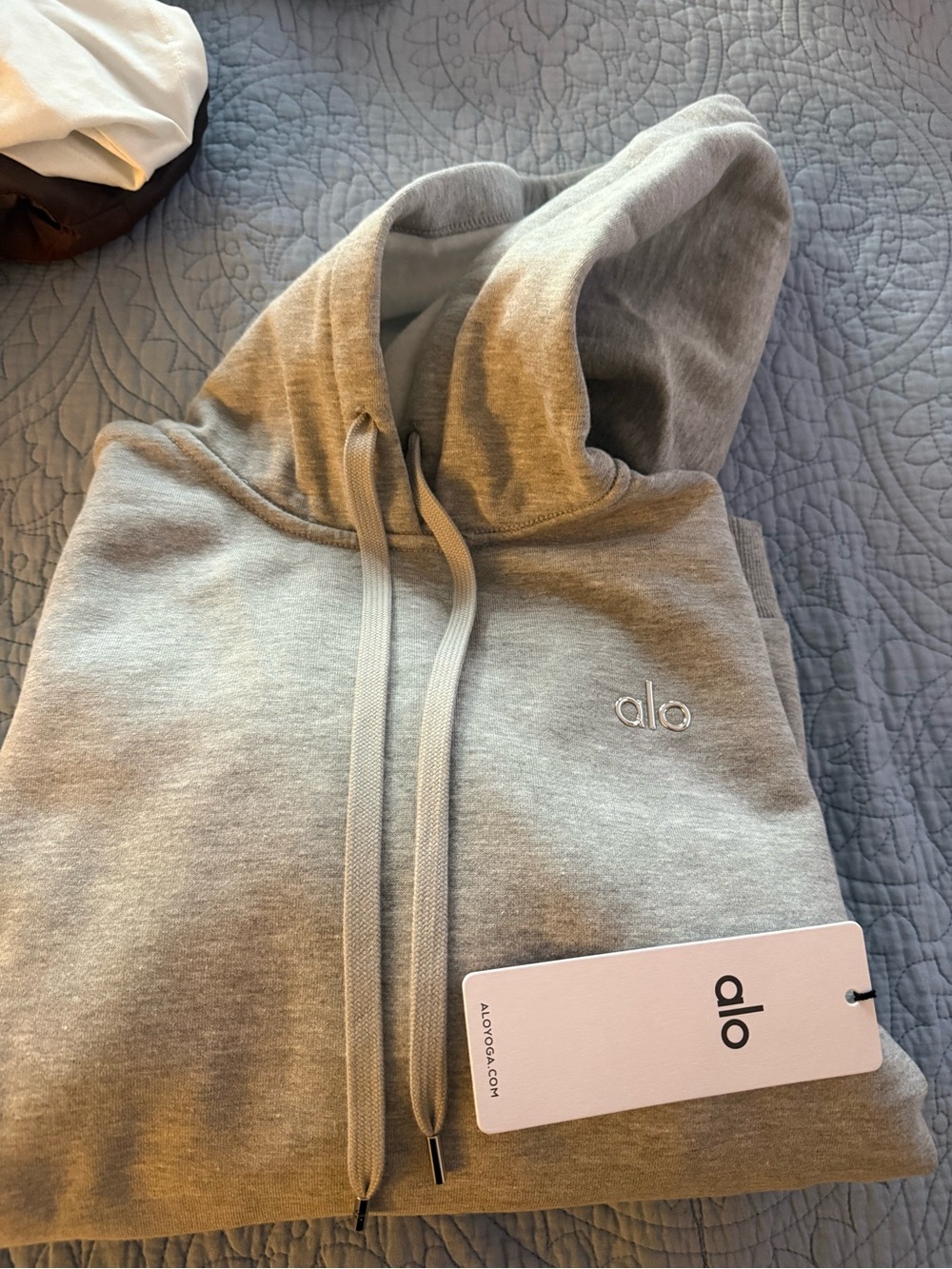 ALO Yoga Men’s Light Gray Zip-Up Hooded Sweatshirt